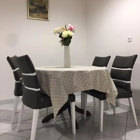 Nela 公寓
